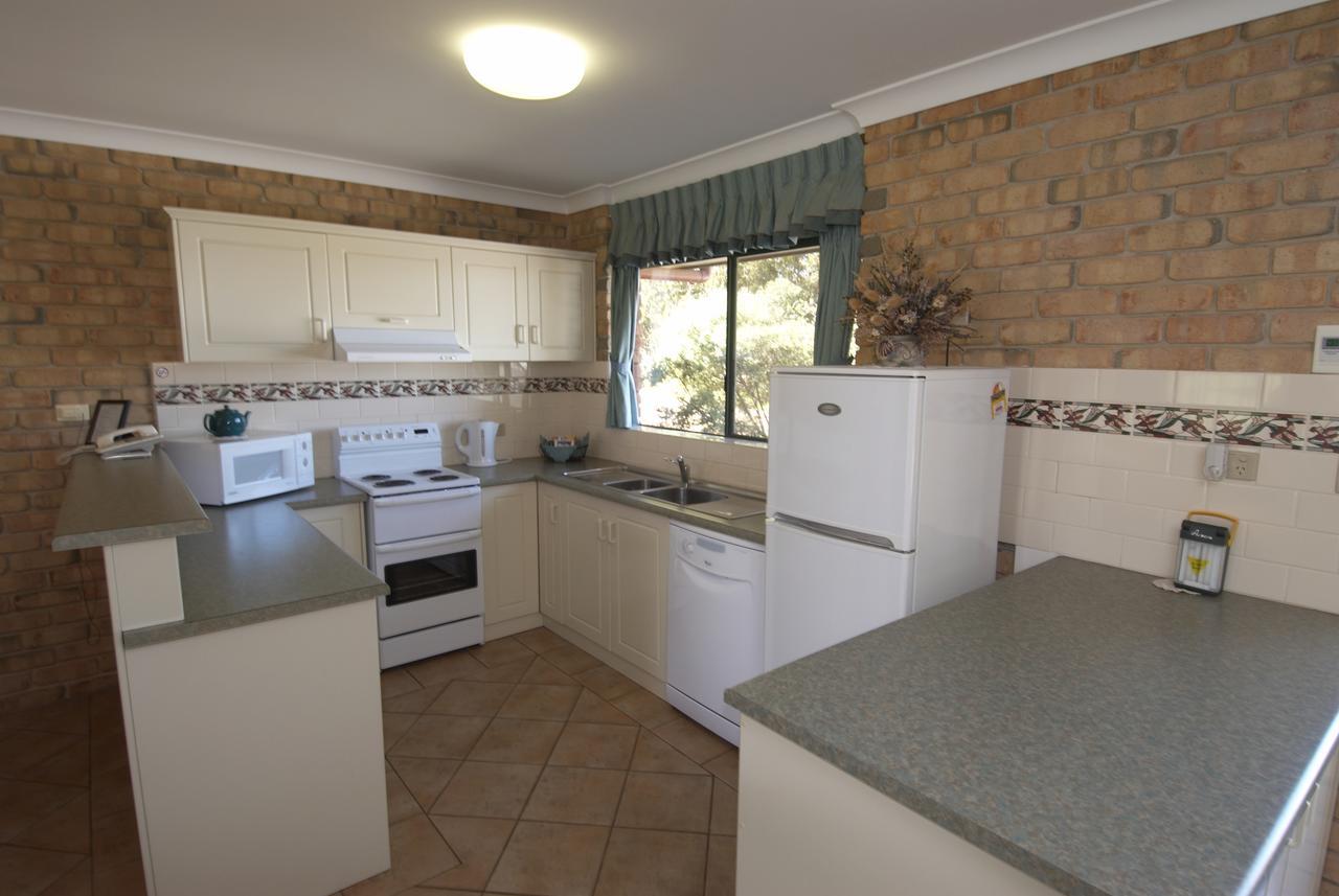 Acacia Apartments Кингскоут Екстериор снимка