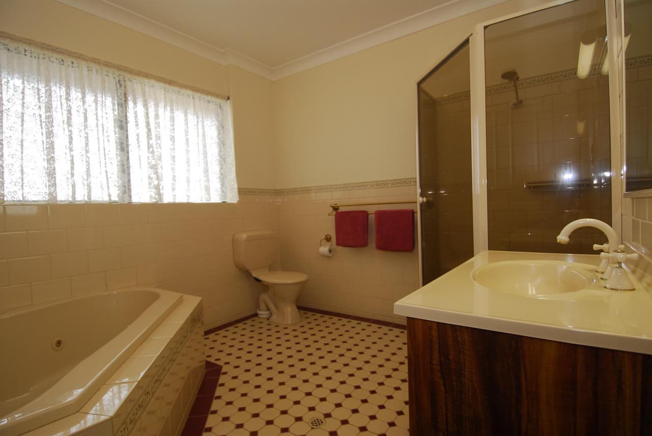 Acacia Apartments Кингскоут Екстериор снимка